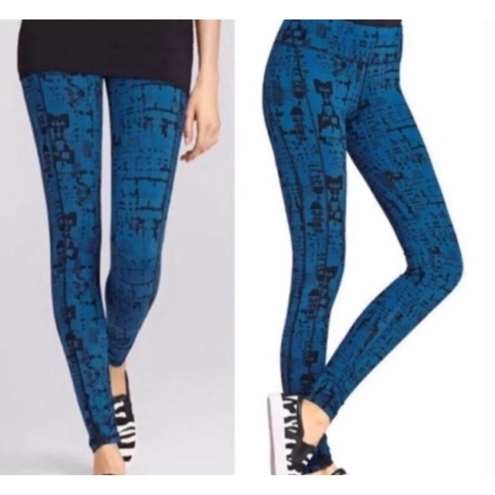 CAbi S Blue Abstract Print Camouflaged Activewear Leggings Back Zipper Pocket